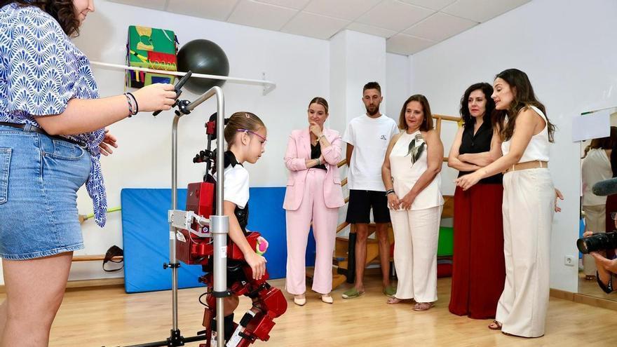 Catorce niños de Baleares dispondrán de un exoesqueleto para combatir problemas motores graves a partir de septiembre