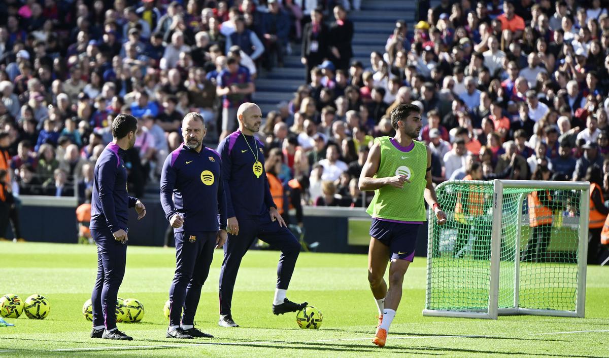 Barcelona. 07.11.2025.  Deportes.  Entrenamiento de los jugadores del Barça en el Spotify Camp Nou en el primer test con asistencia de público en el estadio. Fotografía de Jordi Cotrina