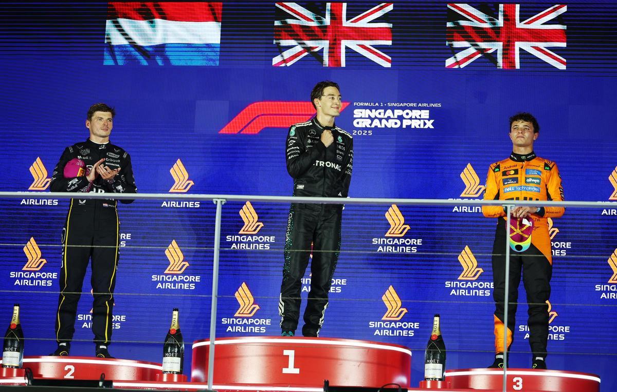 George Russell se llevó la victoria en Singapur por delante de Max Verstappen y Lando Norris