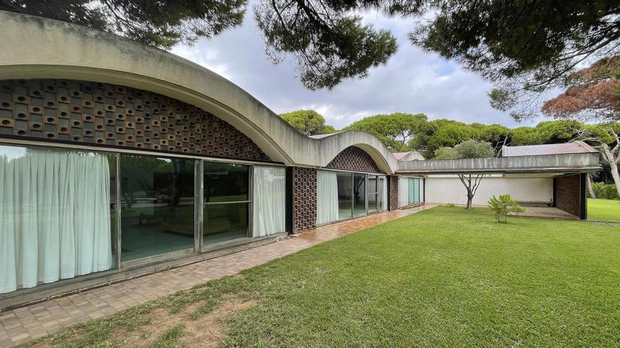 La Casa Gomis, una joya de la arquitectura racionalista catalana.