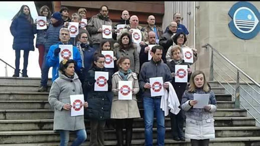 Los trabajadores del Oceanográfico, durante la lectura del manifiesto.