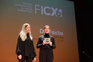 Crónica de una clausura del FICX con tono feminista: la arenga de Alicia Luna y el broche de Marisa Valle Roso