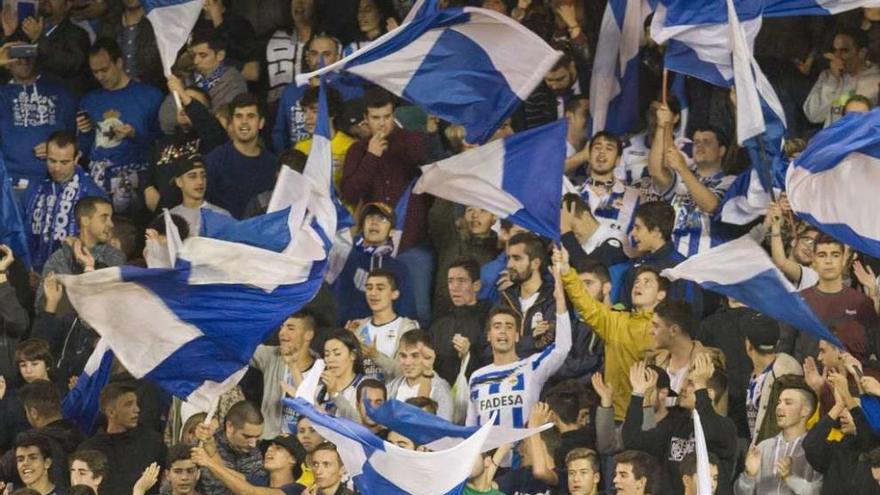 Aficionados deportivistas durante un partido de esta temporada.