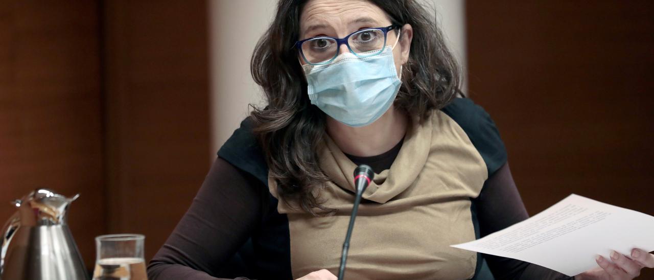 La vicepresidenta del Consell, Mónica Oltra, durante su intervención en la comisión.