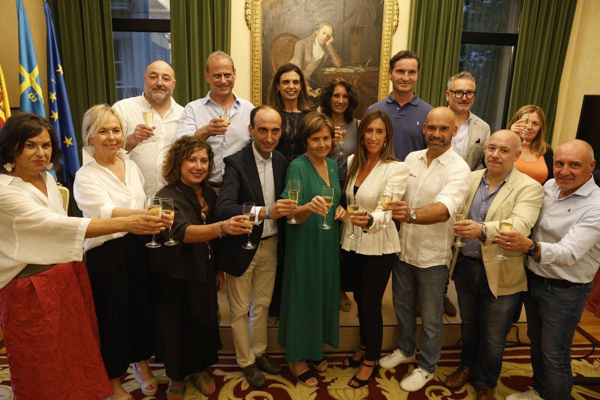 El pregón de Antón Meana para abrir la Semana Grande de Gijón, en imágenes El pregón de Antón Meana para abrir la Semana Grande de Gijón, en imágenes
