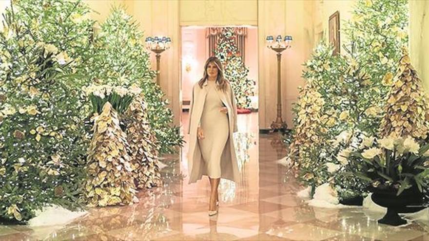 Melania ‘desfila’ por la Casa Blanca