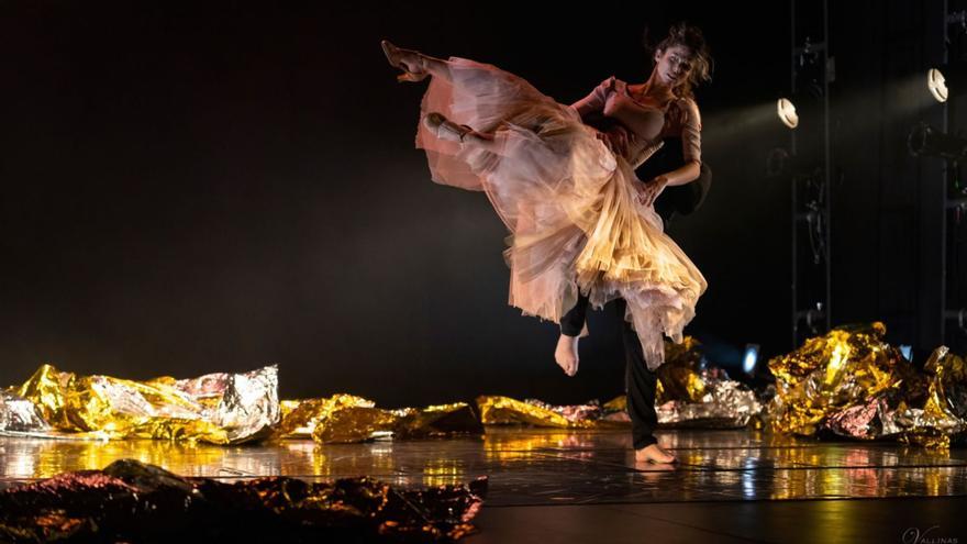 Las cicatrices de oro de Juana Acosta en Ibiza