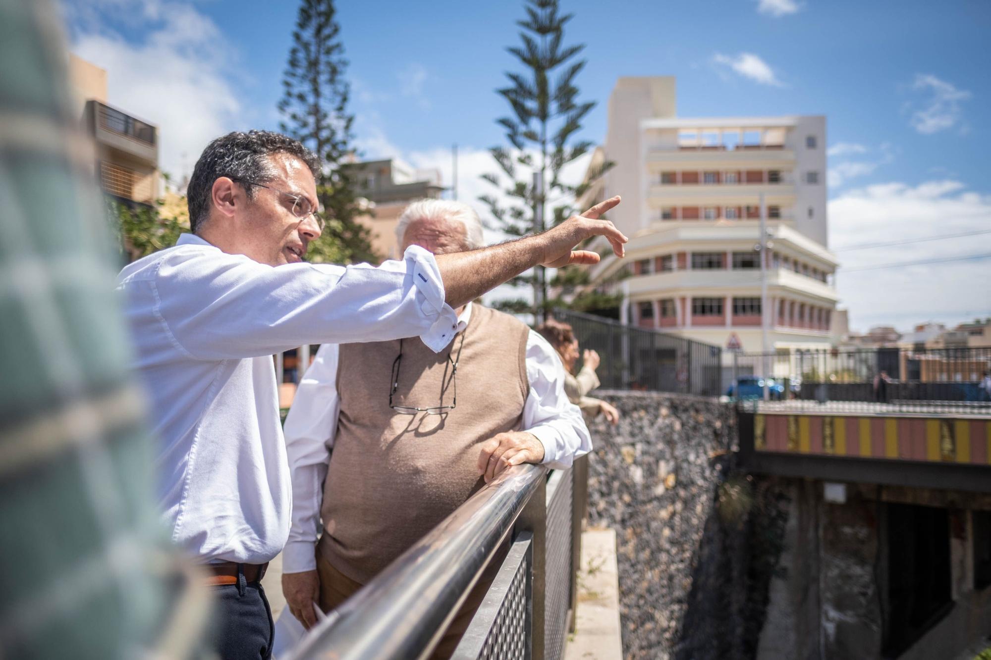 El concejal de Salud-La Salle Carlos Tarife visita la zona del puente Zurita