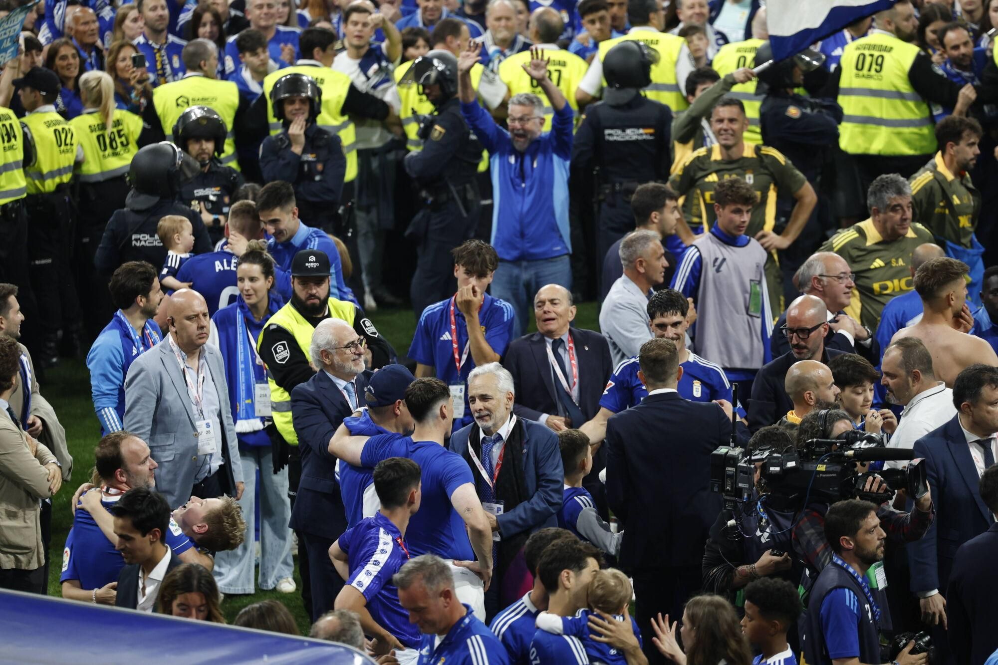 Así se vivió en el Carlos Tartiere la noche del ascenso del Oviedo a Primera División 24 años después