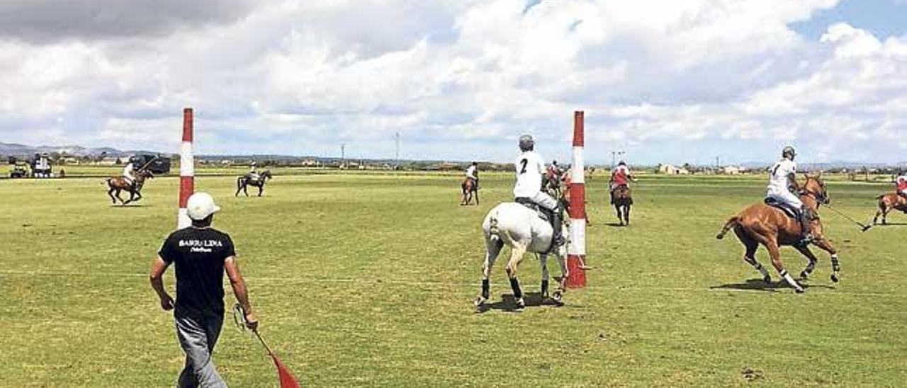 Partido de polo disputado en la tarde de ayer.