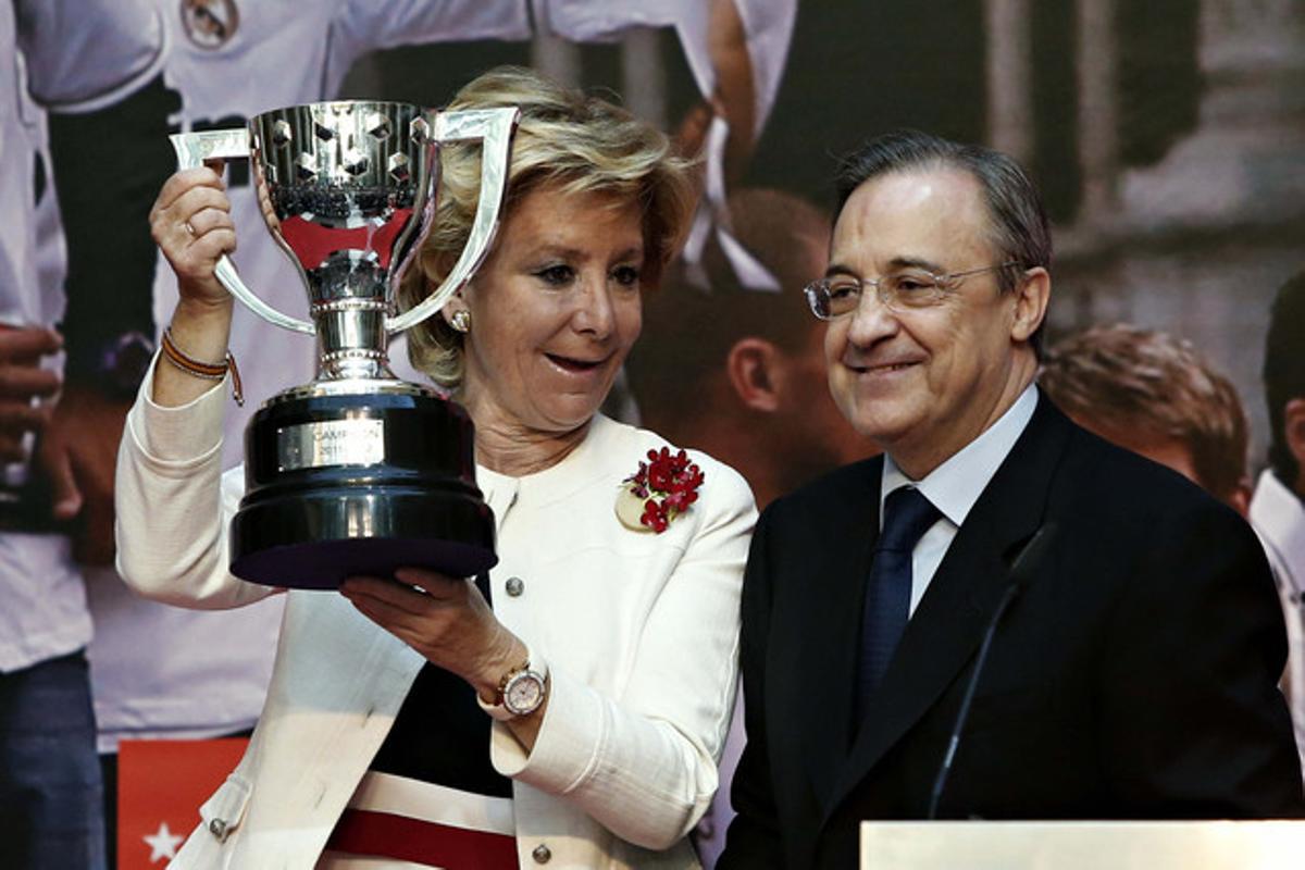 Florentino Pérez i Esperanza Aguirre, avui, durant la recepció al club madrileny després de conquistar el títol de Lliga.