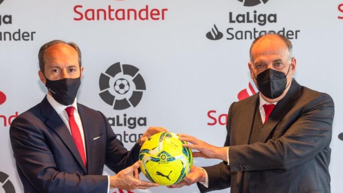 Javier Tebas, presidente de LaLiga, y Rami Aboukhair, consejero delegado de Santander España