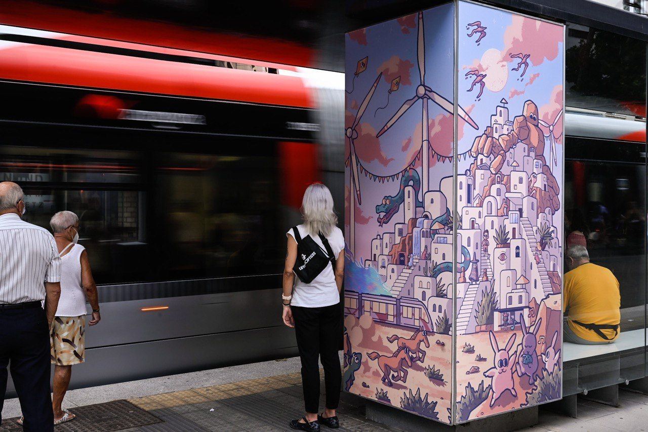 FOTOGALERÍA | El Festival Asalto llena de color las paradas del tranvía de Zaragoza