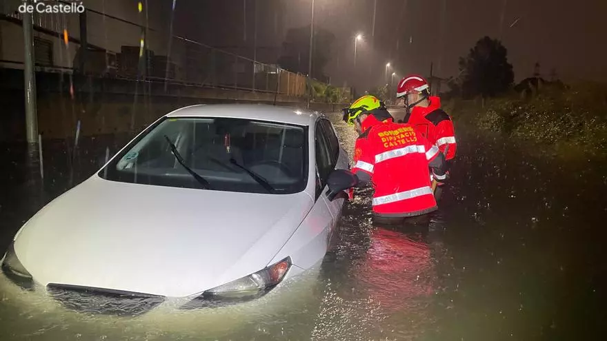 Actuación de los bomberos durante la borrasca Emilia en Vila-real
