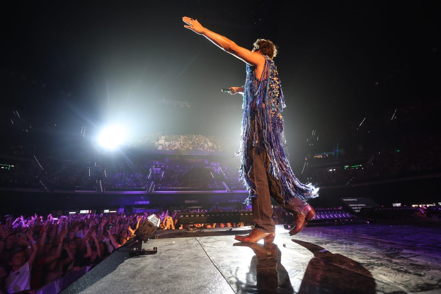 Manuel Carrasco arrebata en su concerto del Roig Arena: todas las imágenes