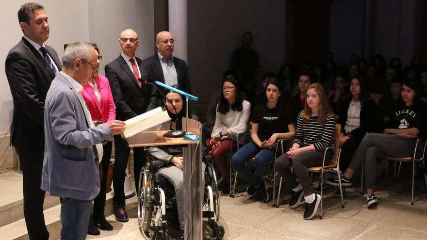 José Manuel del Barrio y autoridades en el inicio de la lectura.