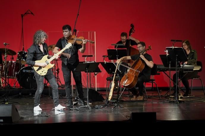 20-04-19 GENTE Y CULTURA. AUDITORIO ALFREDO KRAUS. LAS PALMAS DE GRAN CANARIA. Concierto Bach Rock. Clausura del International Bach Festival 2019 con un concierto de la orquesta del festival y el guitarrista Iñaki Antón, de Extremoduro  | 20/04/2019 | Fotógrafo: Juan Carlos Castro