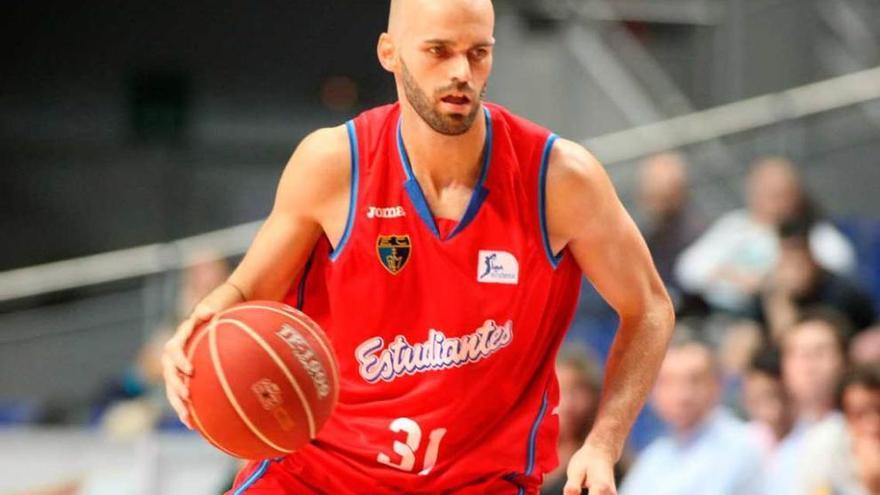 Andrés Miso, durante un partido del Estudiantes.