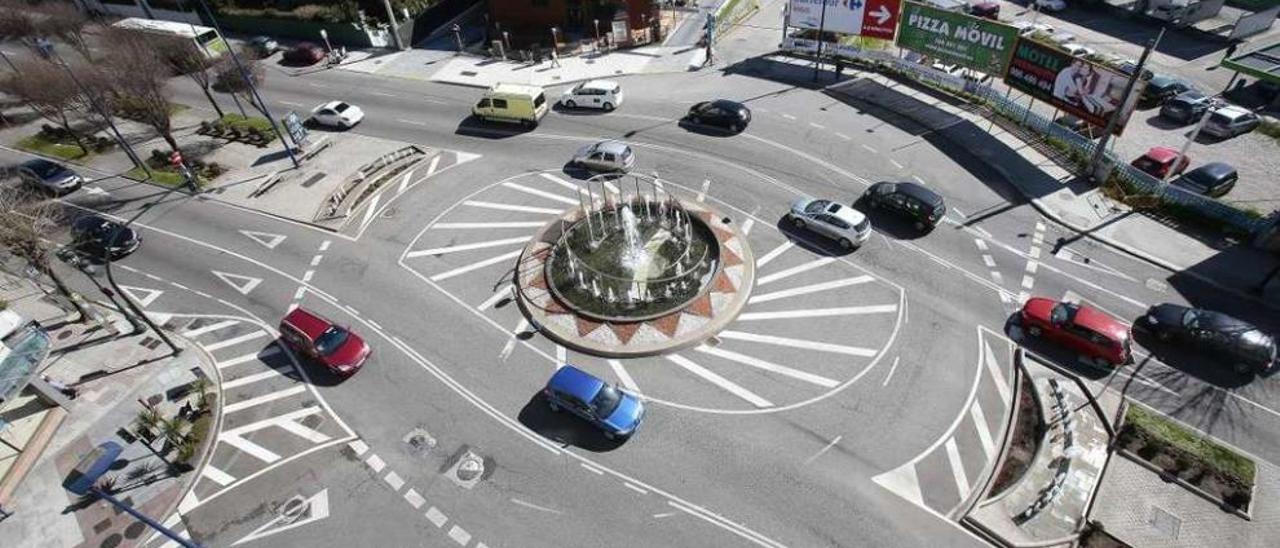 La rotonda ubicada en Gran Vía con Baleares, en Vigo, una en la que actuaron los acusados. // A. Irago