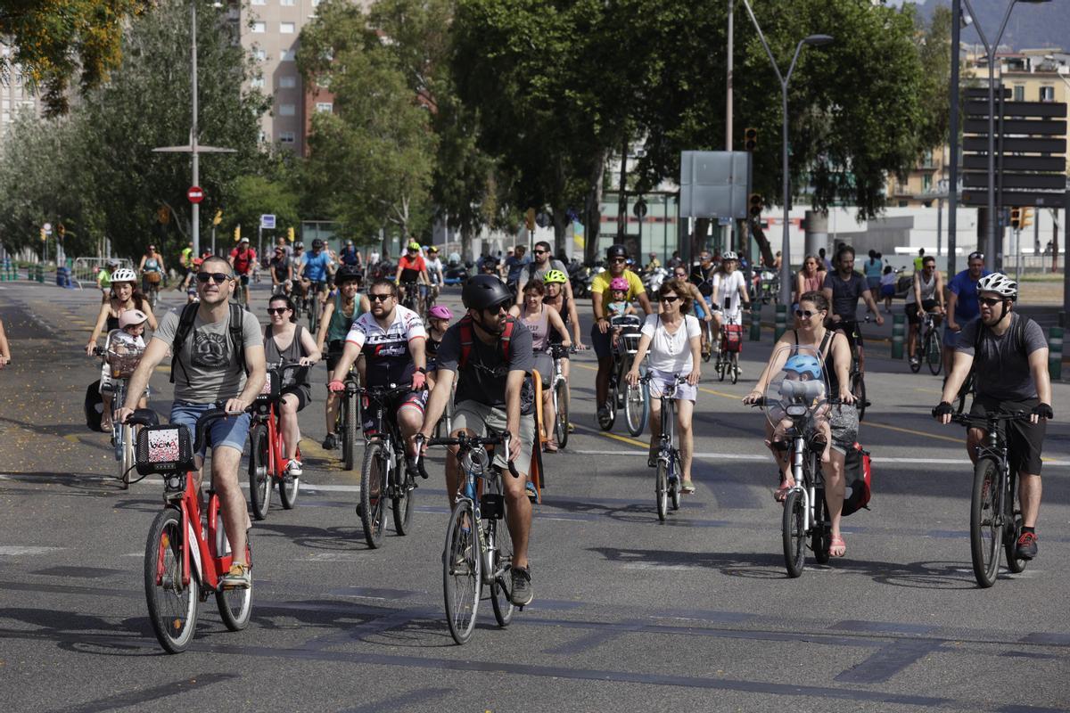 La fiesta de la bicicleta regresa a las calles de Barcelona con la Bicicletada.