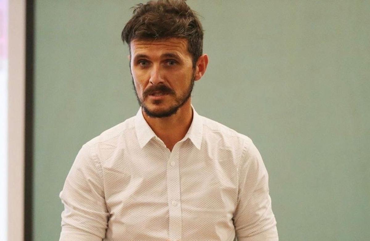 Javi García, pedagogo e mestre no CEIP Torre Illa, onde tamén exerceu como director.