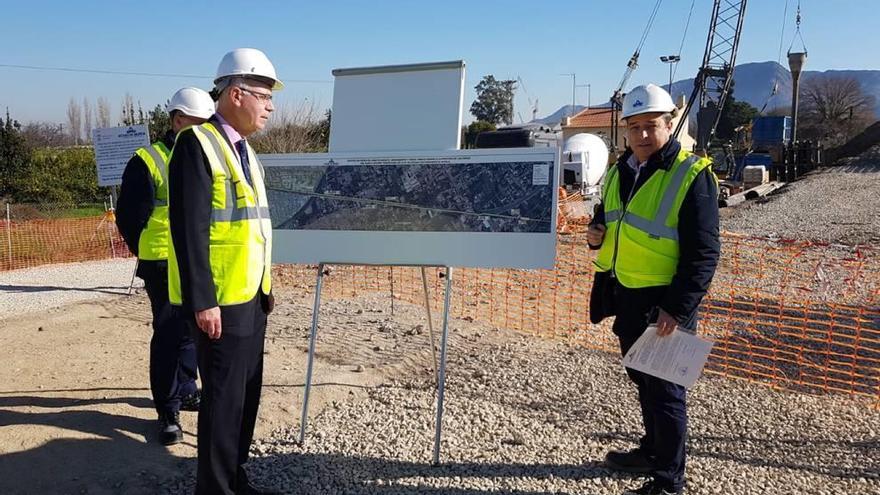 Antonio Navarro junto a Rafael Gómez durante la visita a las obras del Colector Sur.