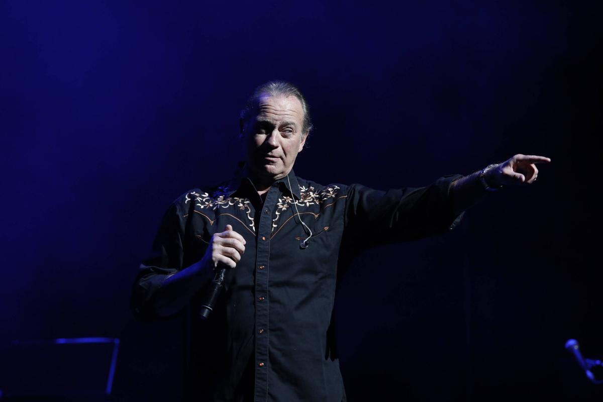 Bertín Osborne durante un concierto.