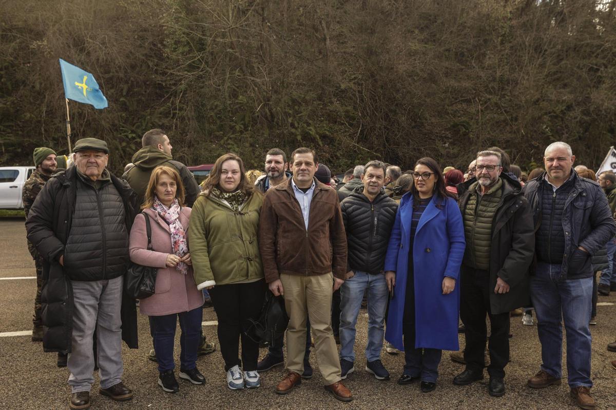 Carolina López, tercera por la derecha, en la última protesta en Asturias contra el acuerdo con Mercosur, en Campomanes (Lena).
