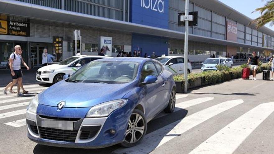 Todo vale para algunos en el aeropuerto