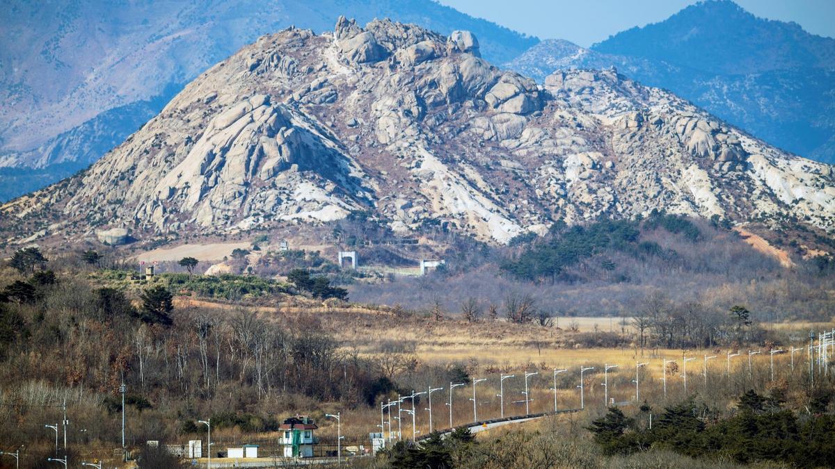Imagen de un tramo de la frontera entre Corea del Sur y Corea del Norte.