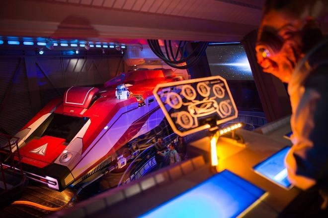 Star-Tours-The-Adventure-Continues
