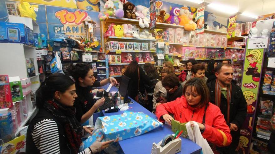 Campaña de navidad en un comercio de la capital.