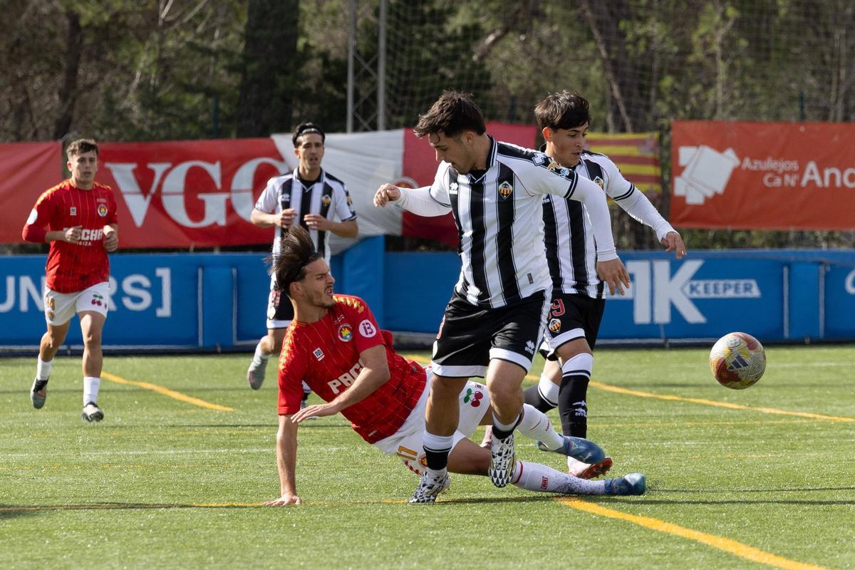 Galería: triunfo vital de la SD Ibiza en la lucha por la permanencia