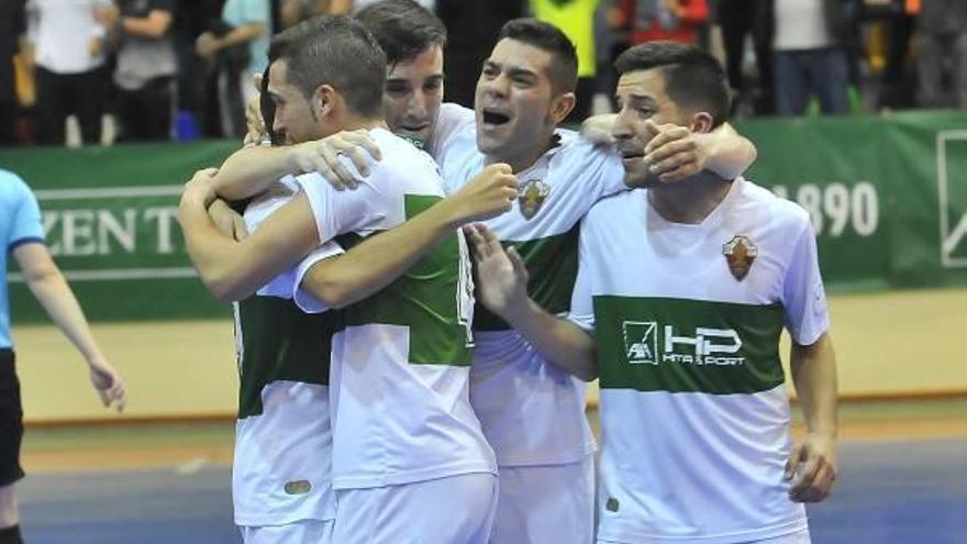 Celebración de un gol del Ilicitano y otro del Axa Hita Port.