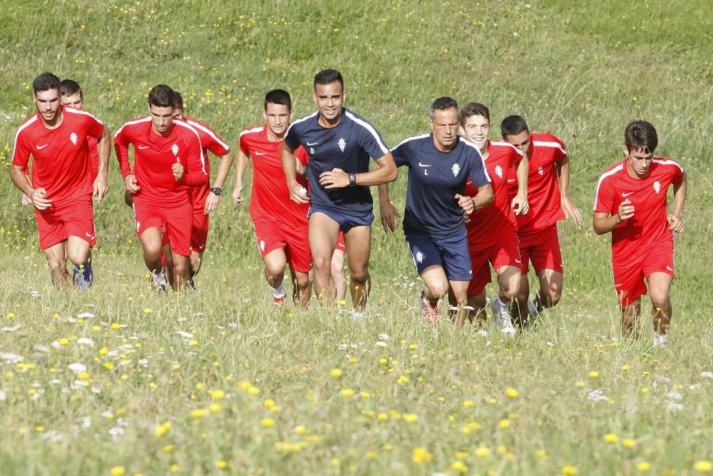 Duro entrenamiento del Sporting en la senda del Cervigón y La Ñora.