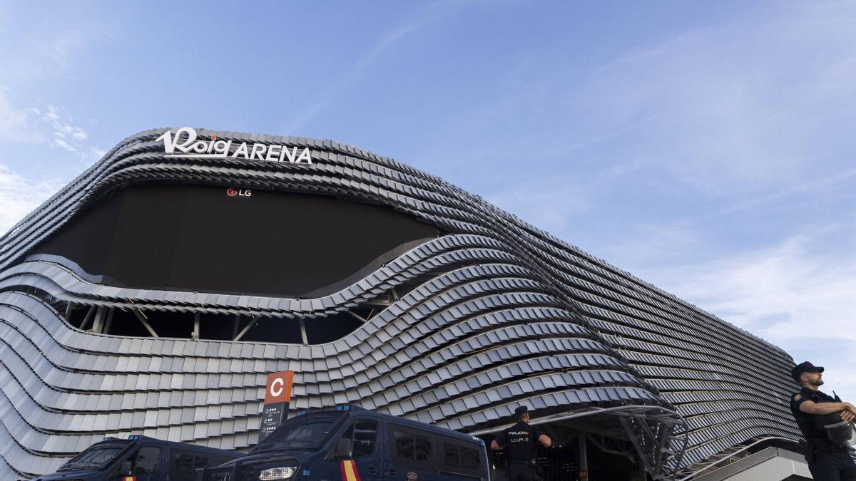 VLC. SPD. Valencia. Cargas policiales ante el Roig Arena y los alrededores durante la protesta contra la presencia del Hapoel Tel Aviv, que se enfrentaba al Valencia Basket en la Euroliga en un choque a puerta cerrada