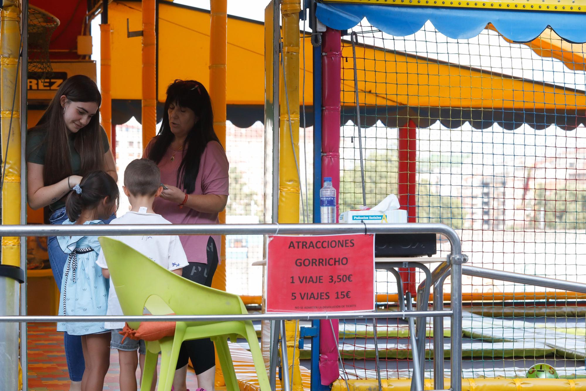 Las atracciones feriales de San Agustín ya están en Avilés