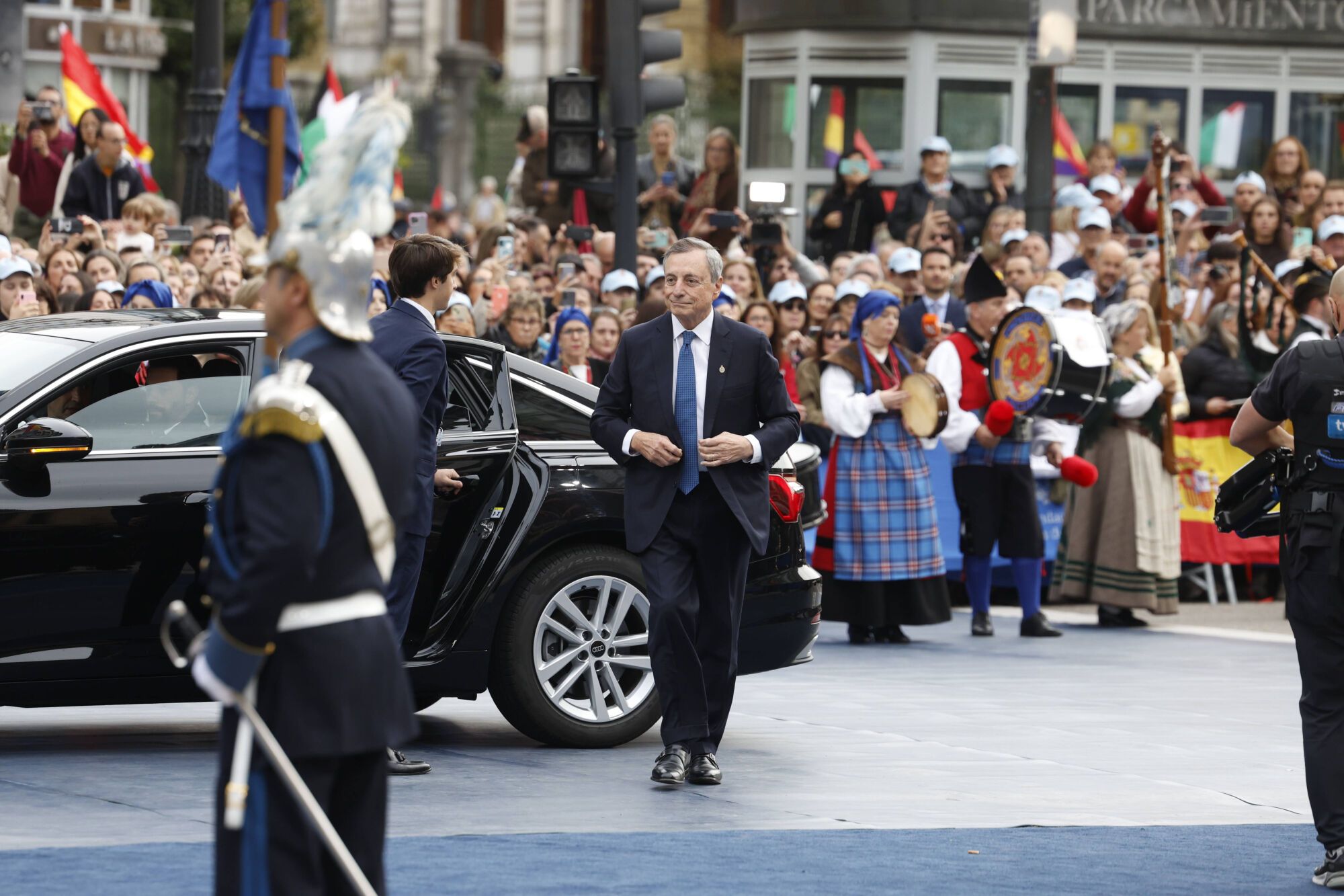 Premios Princesa. Entrada al teatro Campoamor de premiados. Kanon
