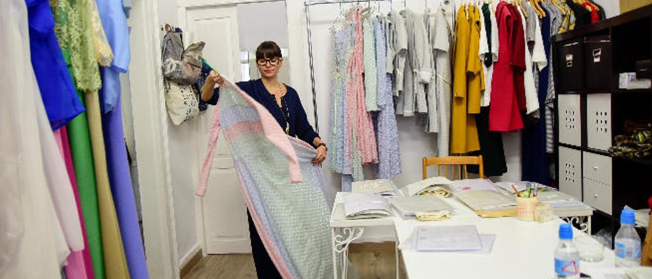 Aurelia Gil, en su nuevo &#039;atelier&#039;, ubicado en el barrio de Triana de la capital grancanaria.