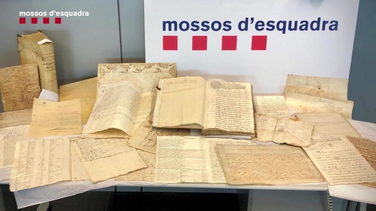 Los Mossos recuperan un manuscrito teatral del siglo XVII inspirado en una leyenda de Montserrat