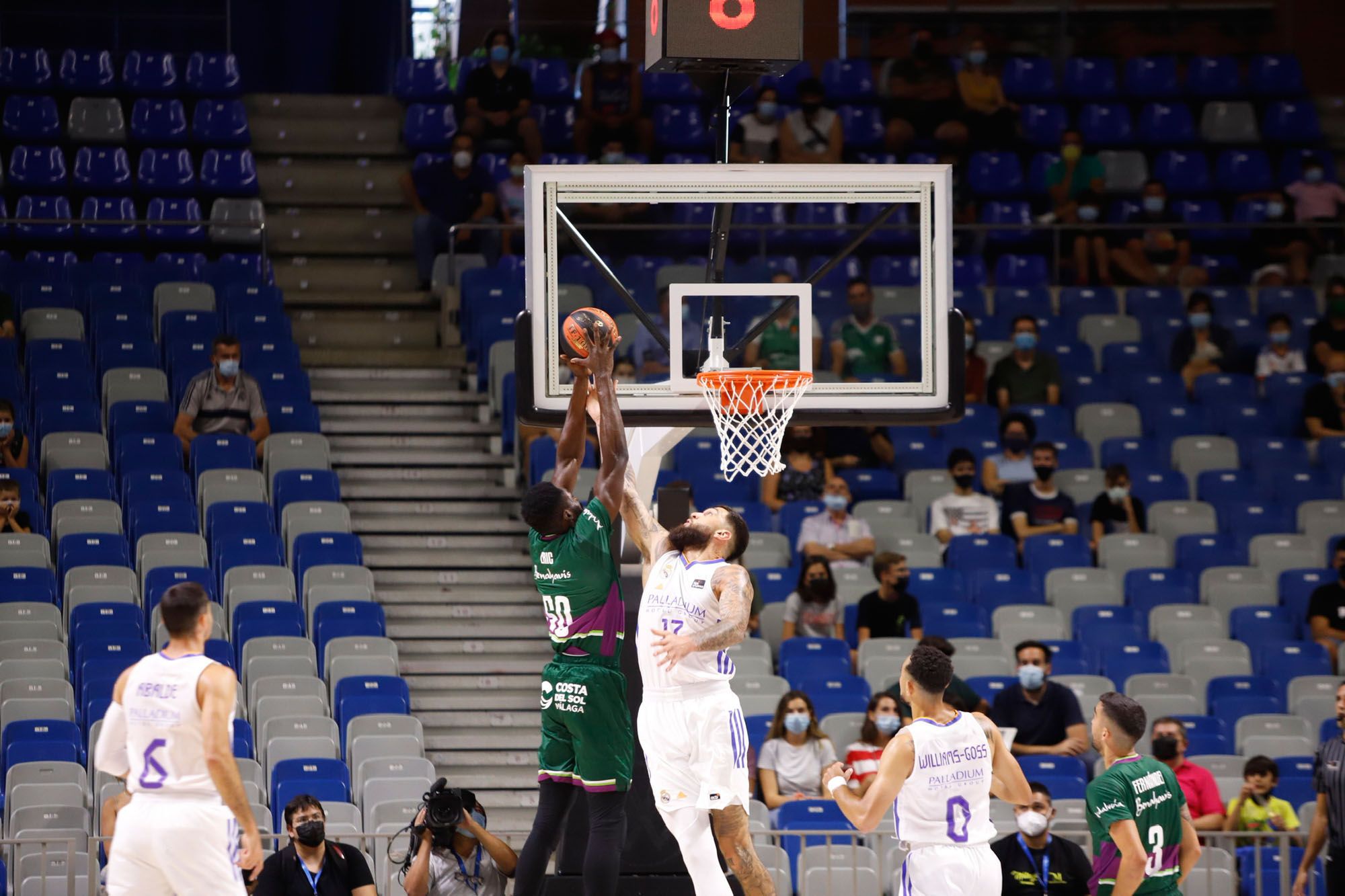 Carlos Cabezas juega su último partido con el Unicaja en el Carpena