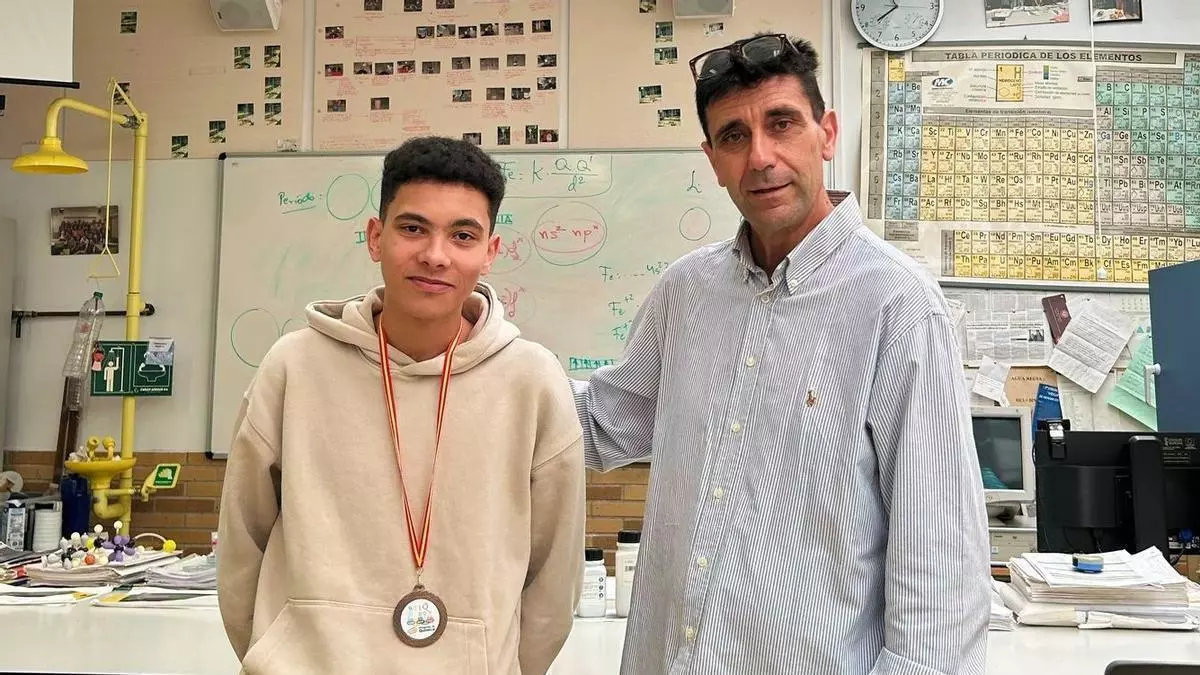 Un alumno del IES Azud de Alfeitamí de Almoradí, medalla de bronce en la Olimpiada de Química