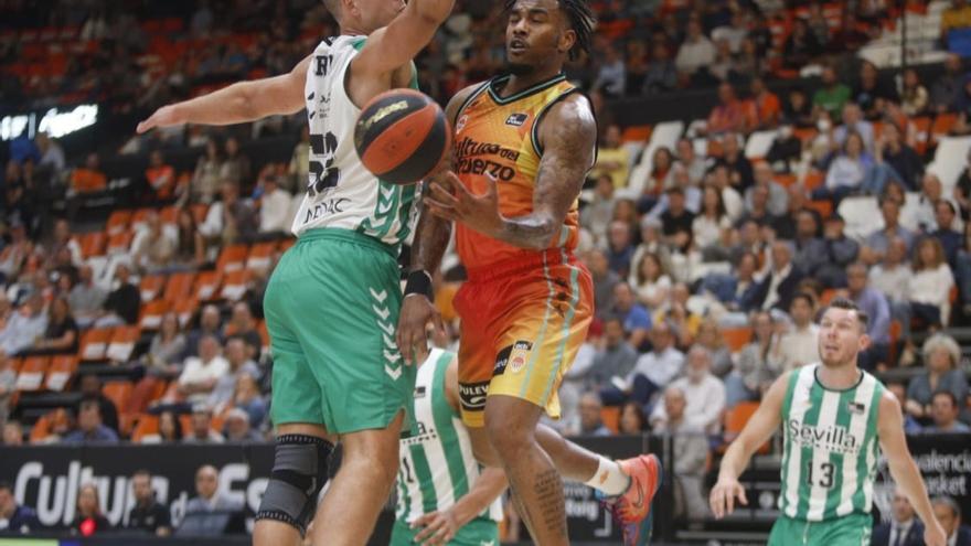 El Valencia BC rompe su mala dinámica con una victoria sobre el Betis (87-81)