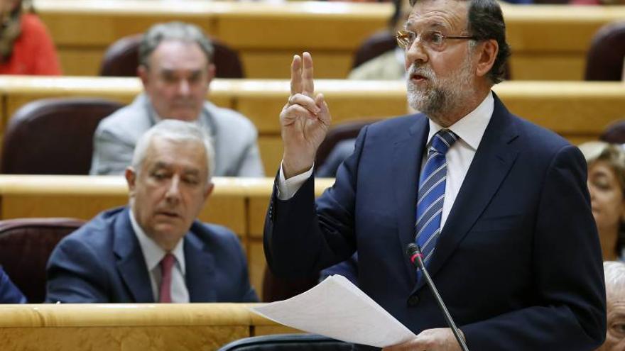 Rajoy: &quot;No hay ningún choque de trenes. No puede romper la Constitución&quot;