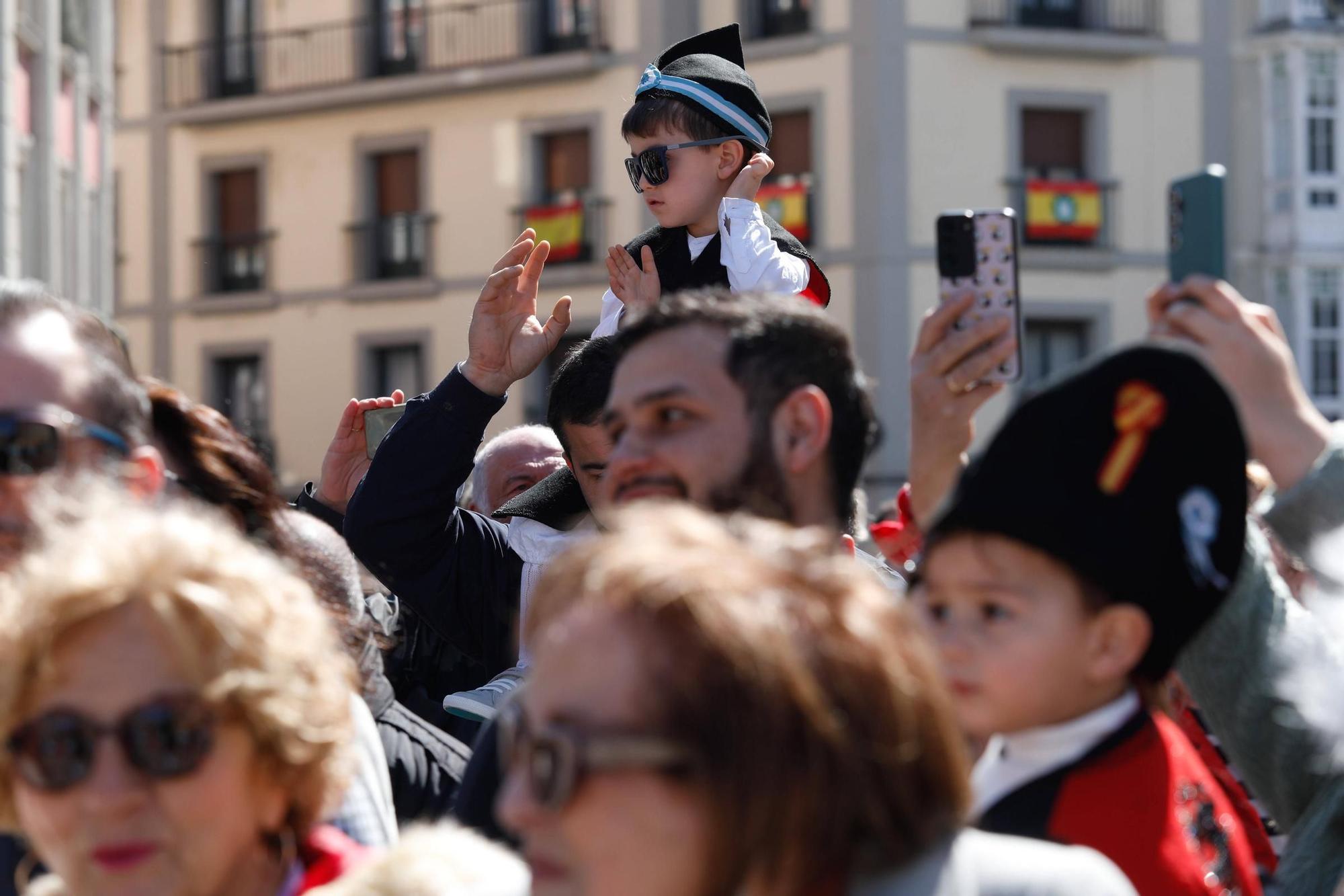 EN IMÁGENES: El multitudinario desfile de carrozas de El Bollo en Avilés