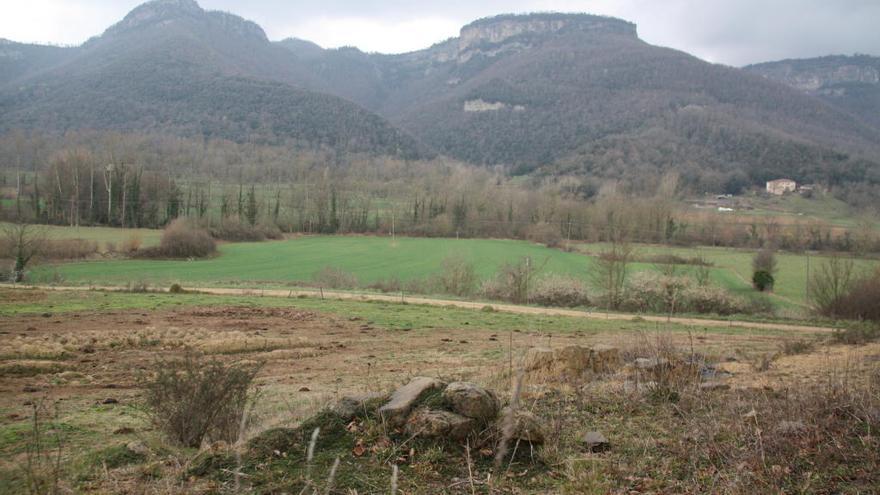 La finca on es troba el jaciment de l&#039;Aubert a la Vall d&#039;en Bas en una imatge del març del 2016.