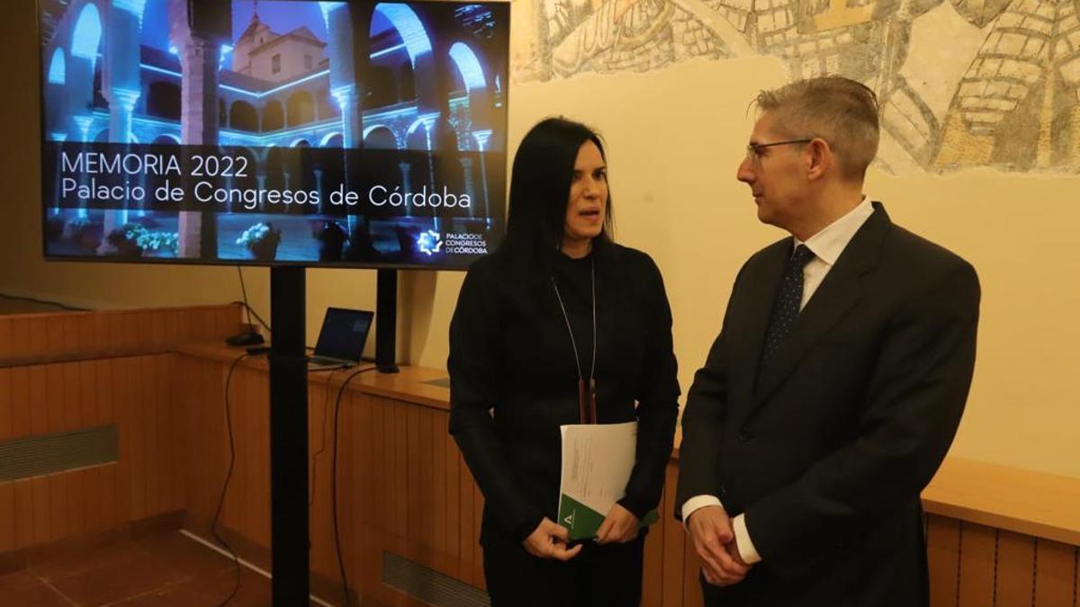 María Dolores Gálvez y Juan Salado, en la presentación de la memoria de 2022 del Palacio de Congresos.