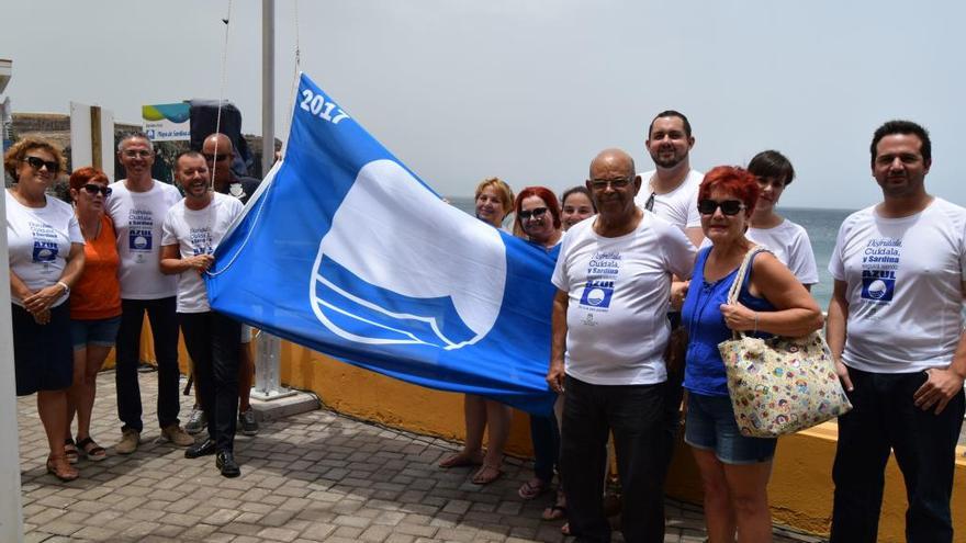 Gáldar renueva por tercer año consecutivo la Bandera Azul para la Playa de Sardina