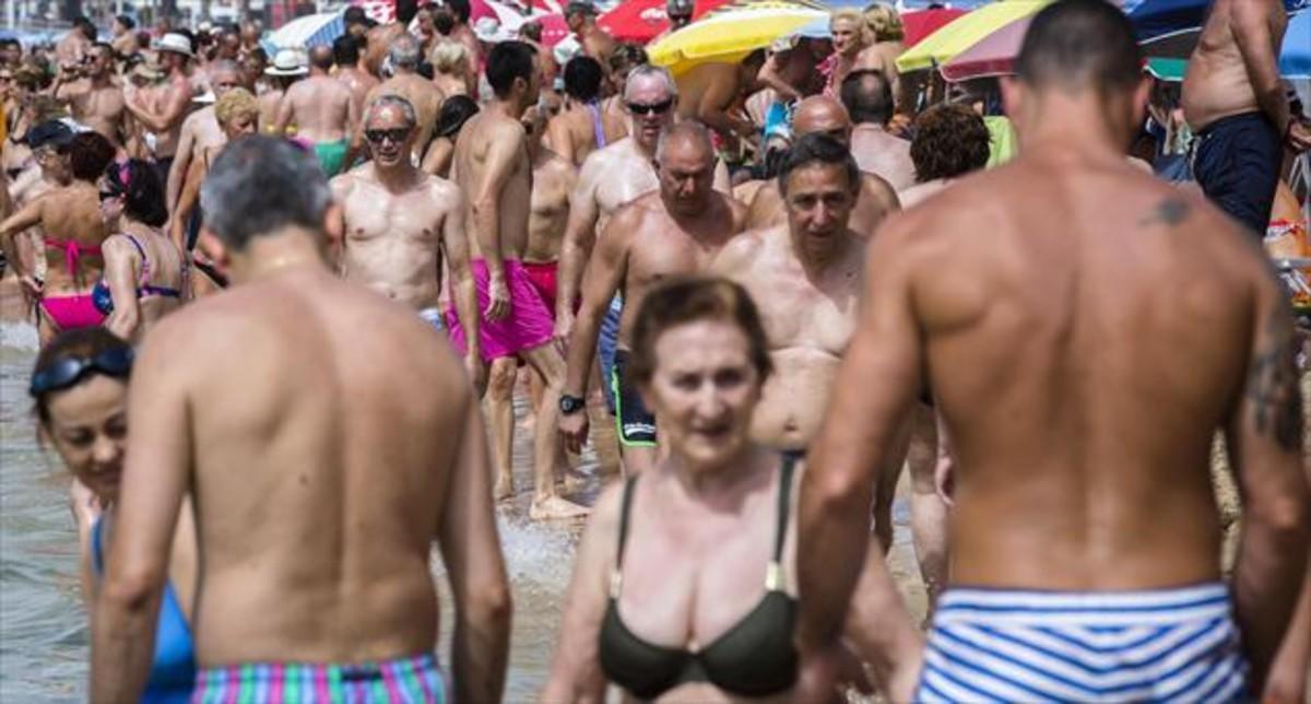 La playa de Levante en Benidorm en julio.