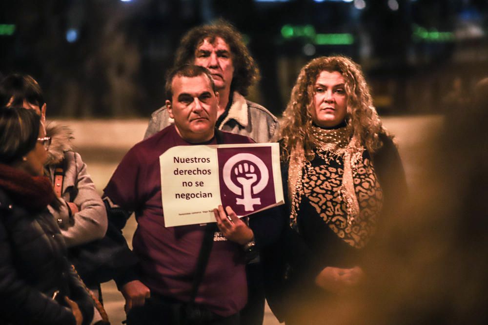 Unas doscientas personas en la Glorieta Gabriel Miró de Orihuela